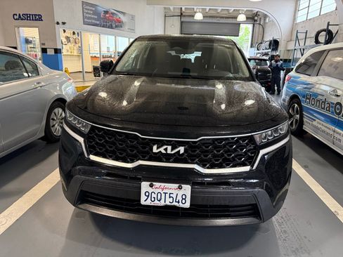 Used 2022 Kia Sorento LX image 7