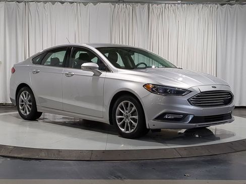 Used 2017 Ford Fusion SE w/ Fusion SE Technology Package image 20
