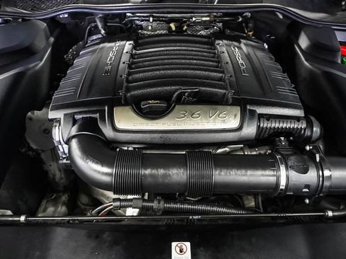 Used 2017 Porsche Cayenne Platinum Edition AWD/4WD image 26