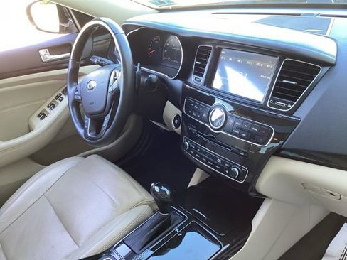 Used 2014 Kia Cadenza Premium w/ Luxury Package FWD image 17