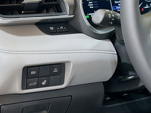 New 2026 Toyota Highlander Limited AWD/4WD image 8