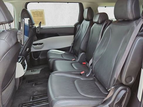 Used 2022 Kia Carnival SX FWD image 19