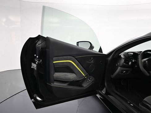 Used 2023 Aston Martin V8 Vantage Coupe RWD image 13