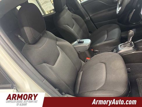 Used 2023 Jeep Renegade Latitude image 36