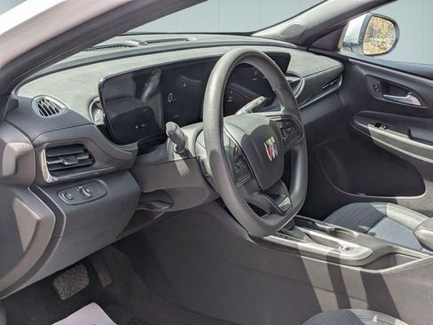 Used 2025 Buick Envista Preferred image 11