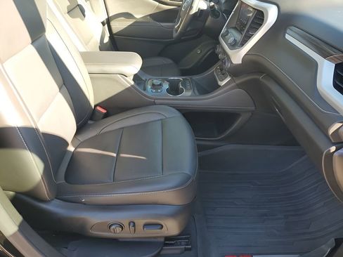 Used 2023 GMC Acadia SLT w/ Technology Package image 16