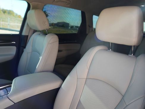 Used 2020 Buick Enclave Essence image 10
