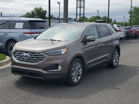 Used 2019 Ford Edge Titanium w/ Equipment Group 301A AWD/4WD image 2