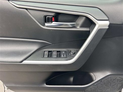 Used 2022 Toyota RAV4 XLE image 30