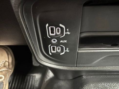 Used 2025 RAM 2500 Tradesman w/ Chrome Appearance Group image 32