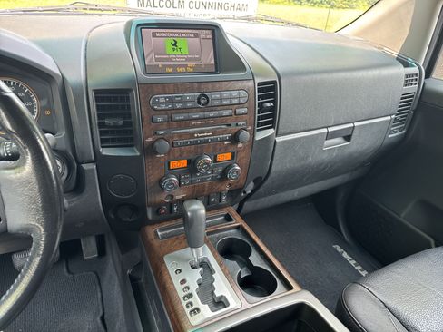 Used 2011 Nissan Titan SL w/ SL Technology Pkg RWD image 11