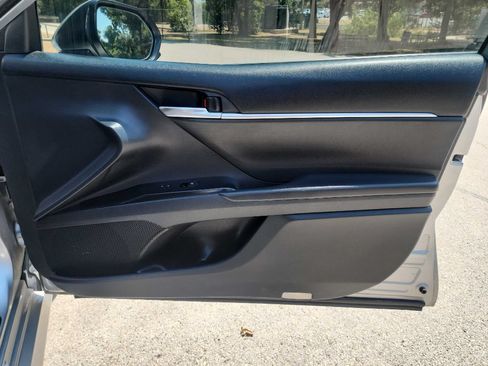 Used 2019 Toyota Camry LE FWD image 29