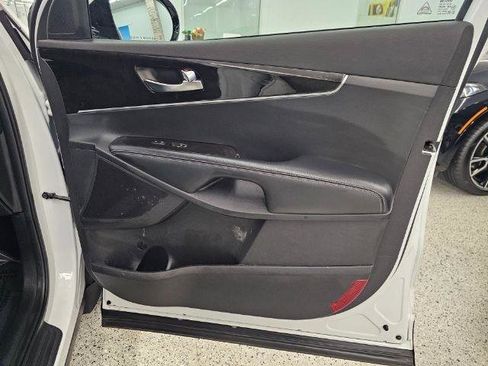 Used 2017 Kia Sorento LX w/ LX Convenience Package image 27