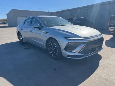 Used 2025 Hyundai Sonata SEL image 3