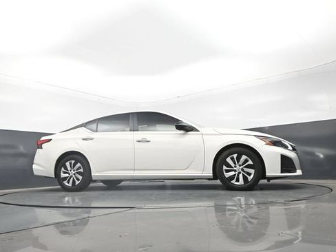Used 2025 Nissan Altima 2.5 S FWD image 28