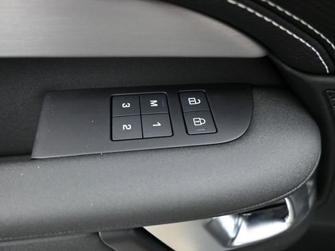 New 2026 Land Rover Discovery Limited Edition AWD/4WD image 23