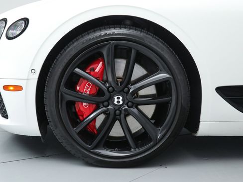 Used 2021 Bentley Continental GT V8 image 36
