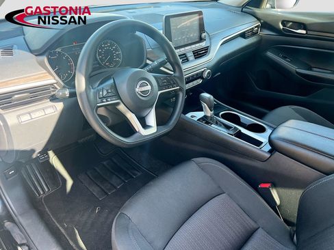 Used 2024 Nissan Altima 2.5 SV image 11