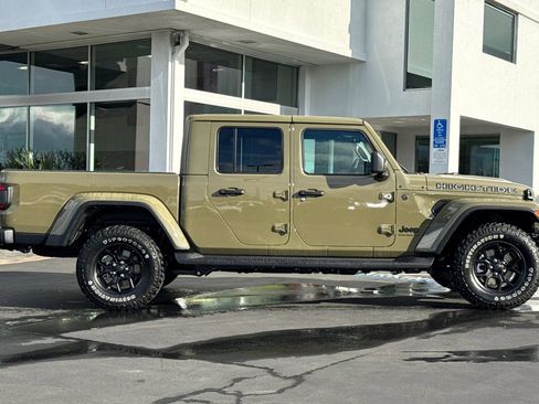 New 2025 Jeep Gladiator Sport image 3