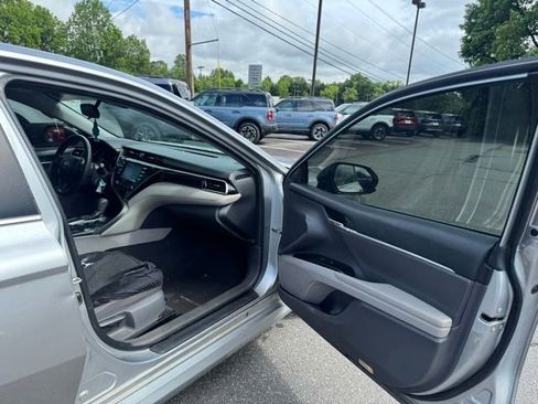 Used 2018 Toyota Camry LE FWD image 15