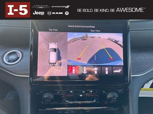 New 2025 Jeep Grand Cherokee Limited w/ Luxury Tech Group II image 18