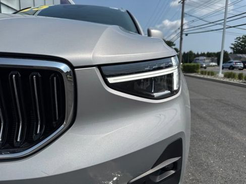 Certified 2025 Volvo XC40 B5 Plus AWD/4WD image 8
