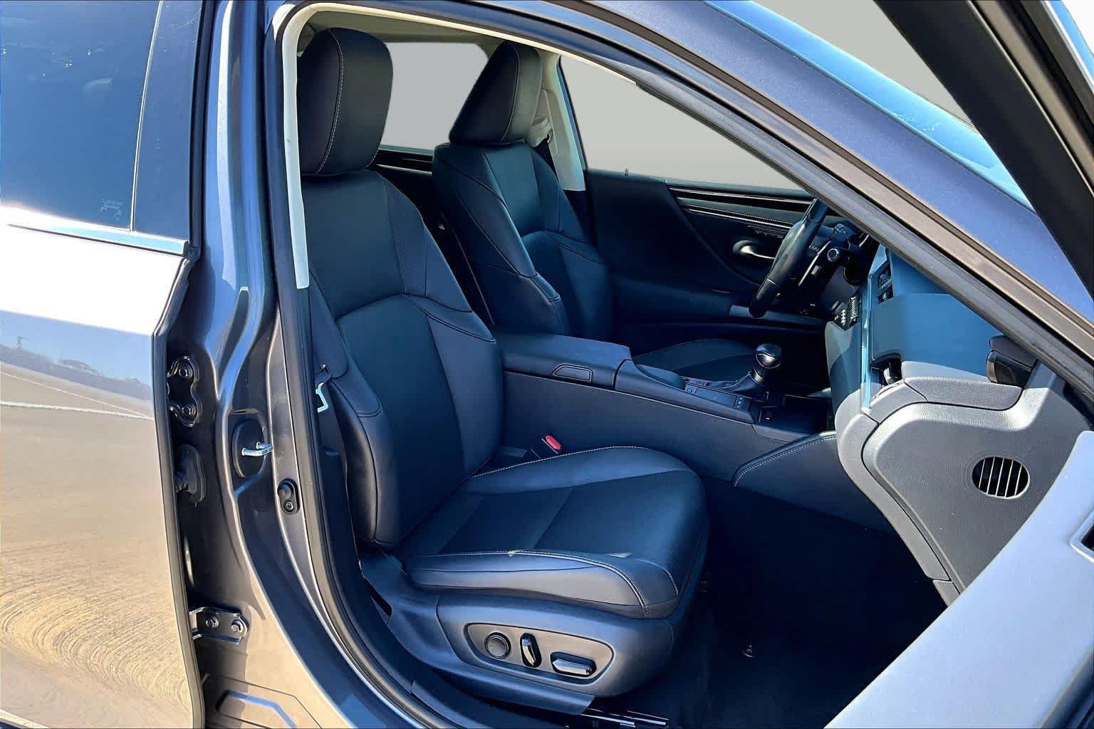 Used 2020 Lexus ES 350 w/ Premium Package FWD image 9