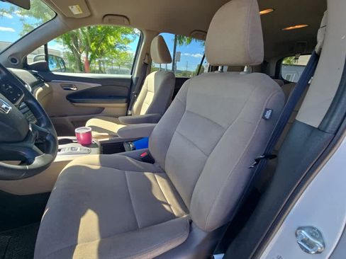 Used 2021 Honda Pilot EX image 10