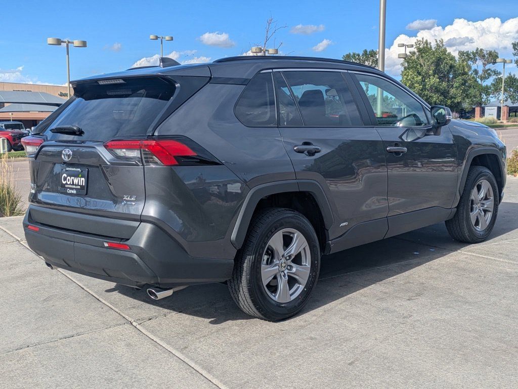 Used 2025 Toyota RAV4 XLE AWD/4WD image 7