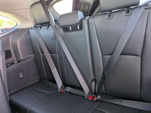 Certified 2024 Toyota Highlander XLE image 20