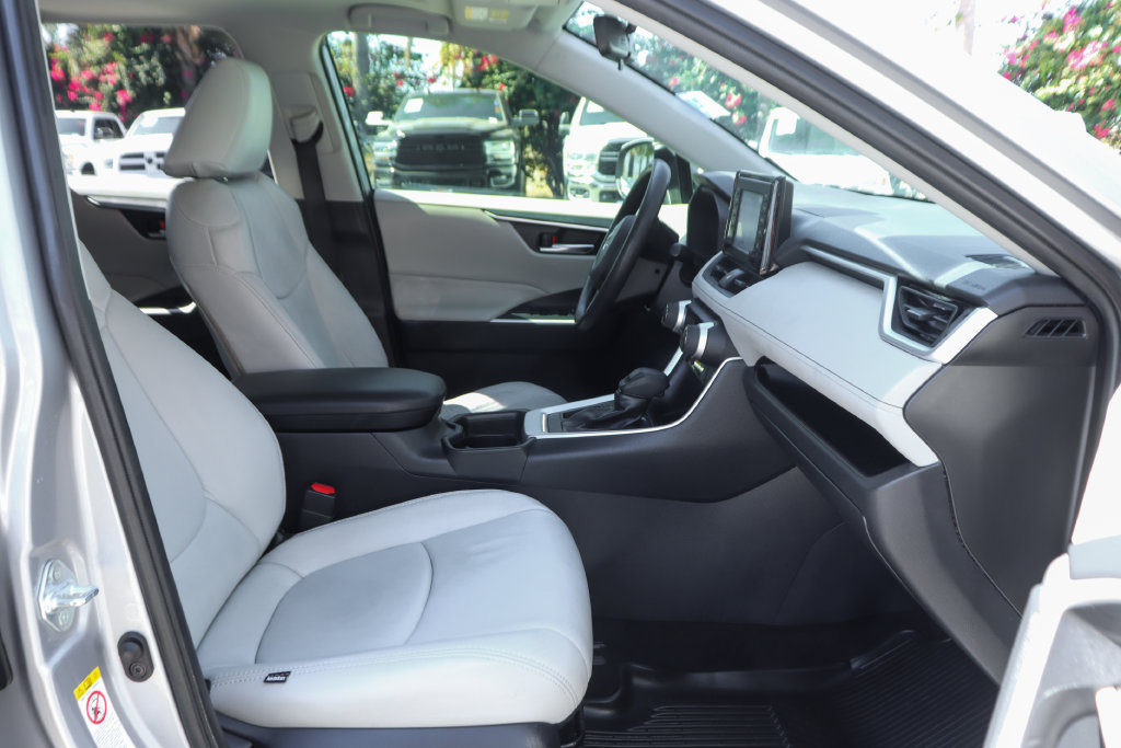 Used 2019 Toyota RAV4 XLE FWD image 39