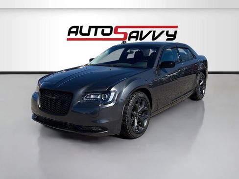 Used 2023 Chrysler 300 Touring w/ Sport Appearance Package RWD image 3