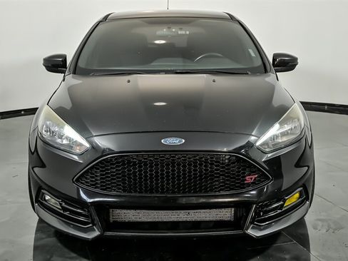 Used 2018 Ford Focus ST FWD image 4