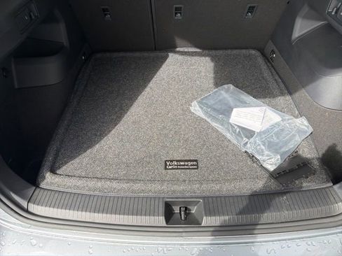 Used 2025 Volkswagen Tiguan SE AWD/4WD image 19