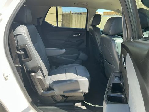 Used 2020 Chevrolet Traverse LT w/ LT Premium Package FWD image 18