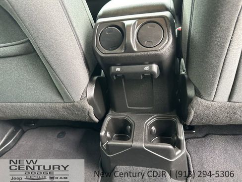 Used 2024 Jeep Wrangler Unlimited Sport AWD/4WD image 15