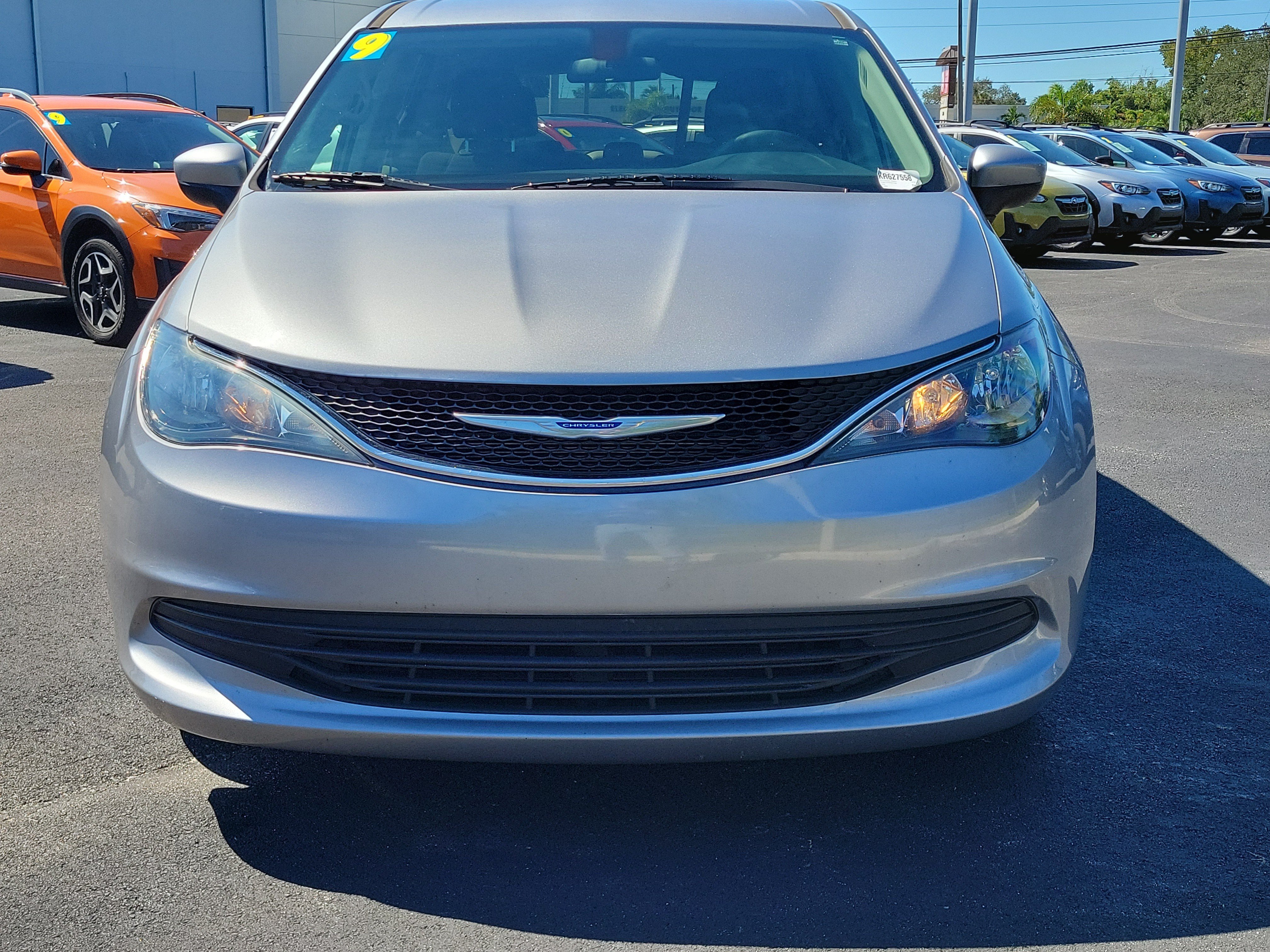 Used 2019 Chrysler Pacifica LX w/ Tire & Wheel Group FWD image 2