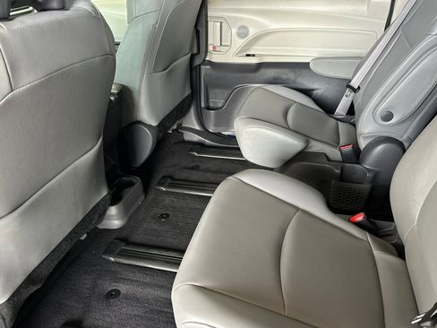 Certified 2021 Toyota Sienna XLE w/ XLE Plus Package image 12