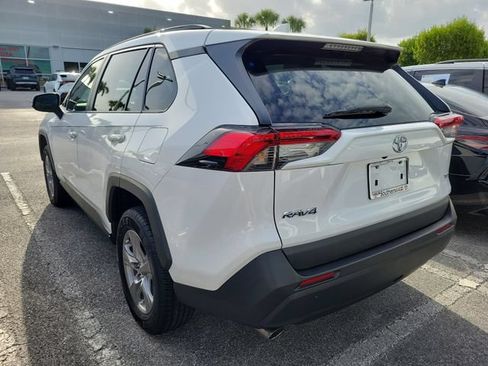 Used 2022 Toyota RAV4 XLE w/ Convenience Package FWD image 4
