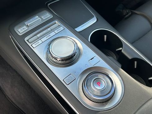 Used 2025 Genesis GV70 2.5T image 17