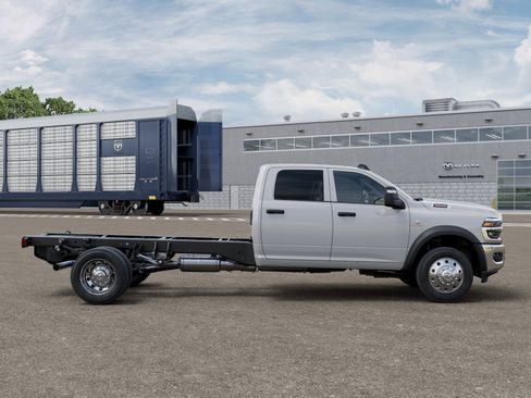 New 2026 RAM 5500 Tradesman AWD/4WD image 12
