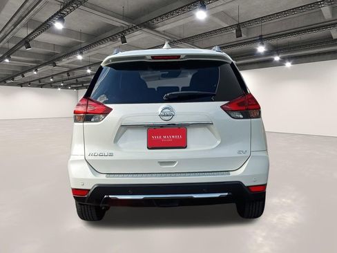 Used 2019 Nissan Rogue SV FWD image 15