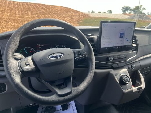 Used 2023 Ford E-Transit Low Roof image 9