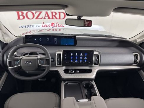 New 2025 Ford Expedition Active image 9