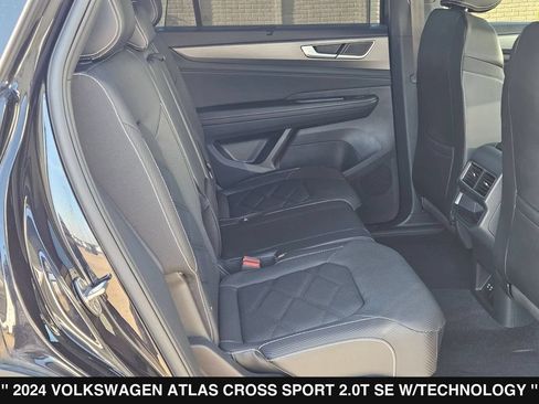 Used 2024 Volkswagen Atlas Cross Sport SE w/ Panoramic Sunroof Package FWD image 27