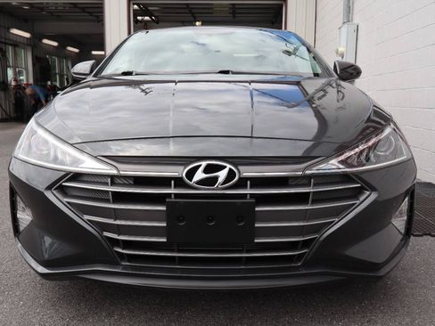 Used 2020 Hyundai Elantra SE FWD image 2