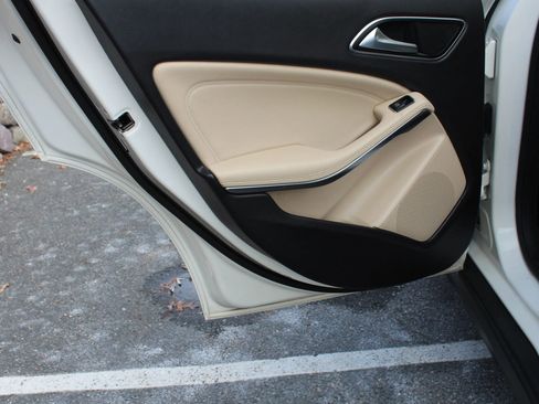 Used 2019 Mercedes-Benz GLA 250 4MATIC image 14