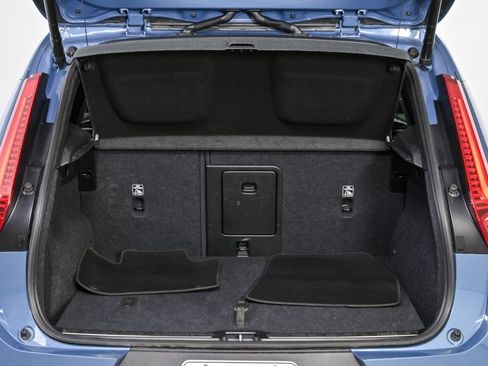 Certified 2025 Volvo XC40 B5 Plus image 31