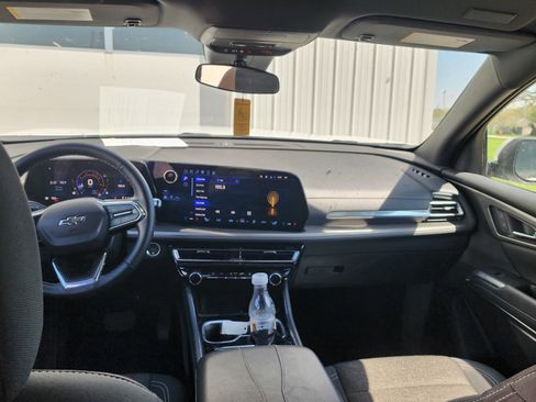 Used 2024 Chevrolet Traverse LT w/ Midnight/Sport Edition FWD image 9