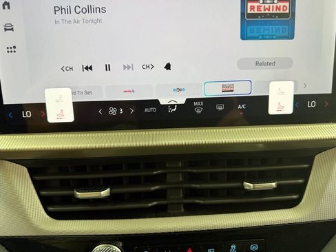 Used 2025 Ford Explorer Active image 29